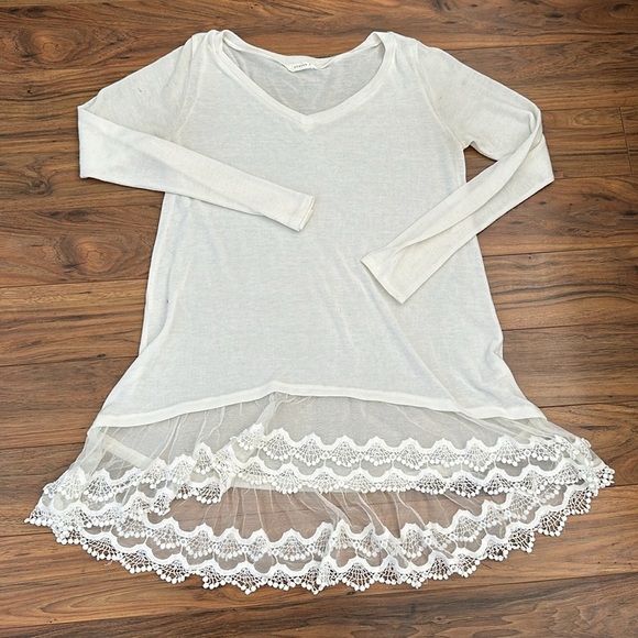 🔥Reborn, J size medium lace, BoHo, free, flowing shirt - Picture 1 of 8